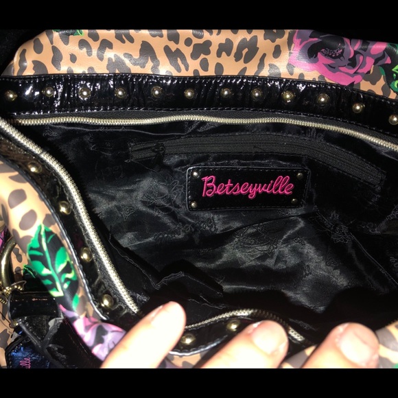 Betseyville by Betsey Johnson handbag - Picture 3 of 7